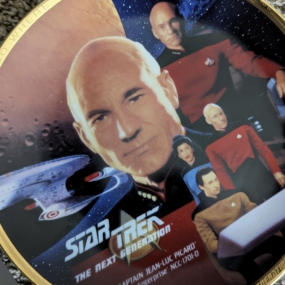 Star Trek: The Next Generation - Captain Jean-Luc Picard Commemorative Plate - Picture 3 of 10